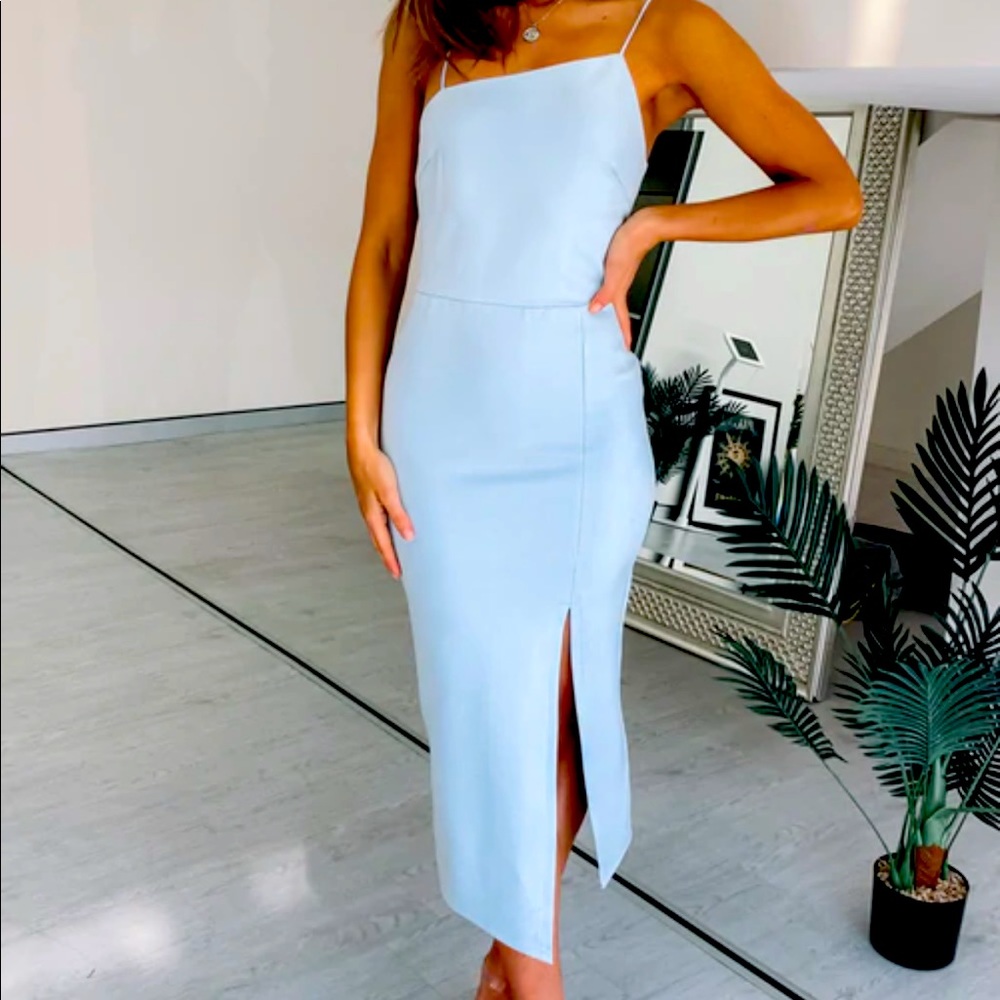 Super cute dress, perfect for wedding guest! Sizing is Australian- I’m a 4us